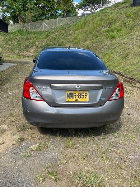 Nissan versa automático - imagen secundaria 2