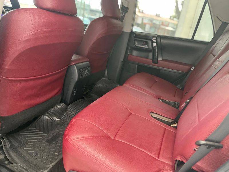 Toyota 4Runner Sr5 excelente estado actualizado - imagen secundaria 2