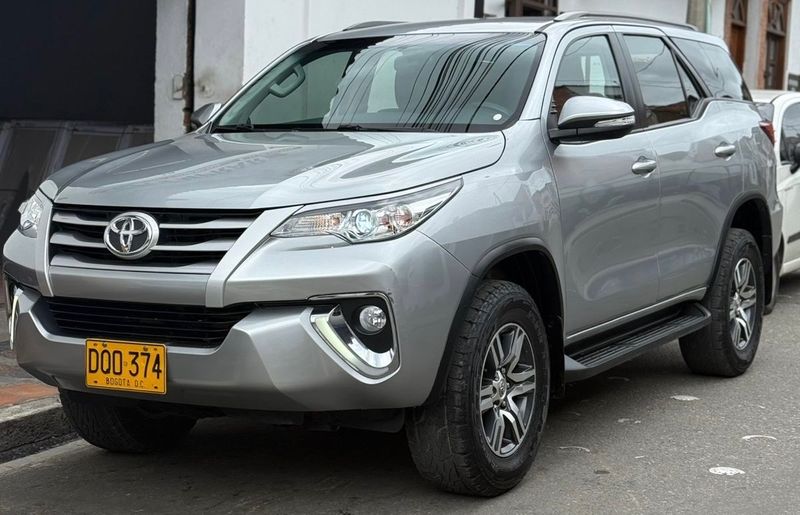 Toyota Fortuner SW4 2018 - imagen secundaria 1