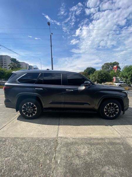 Toyota Sequoia límited 2026 Blindaje 2 - imagen secundaria 2
