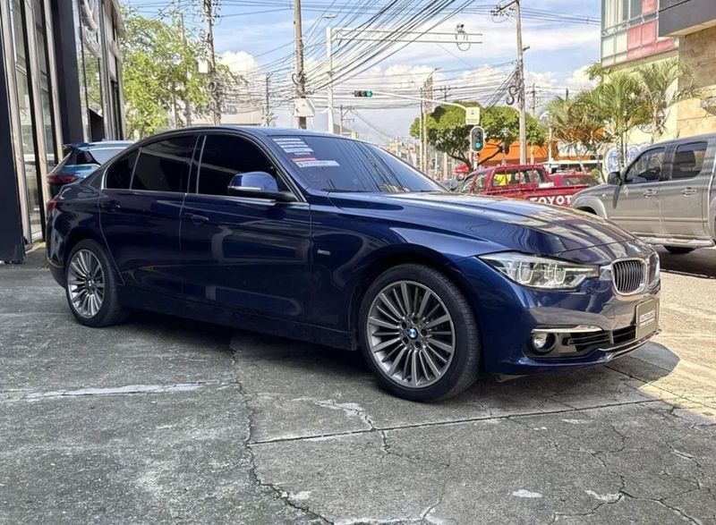 BMW 330i F30 Sportline 2017 - imagen secundaria 1