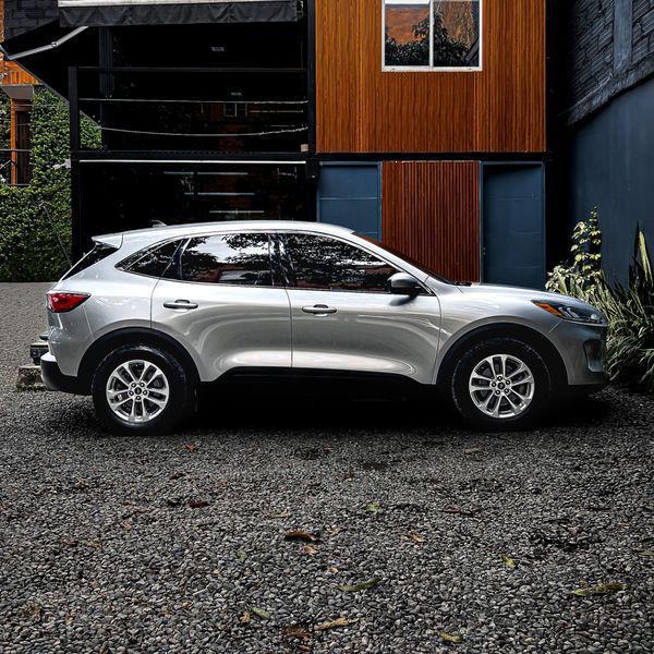 Ford Escape SE Hybrid 2021 - imagen secundaria 1