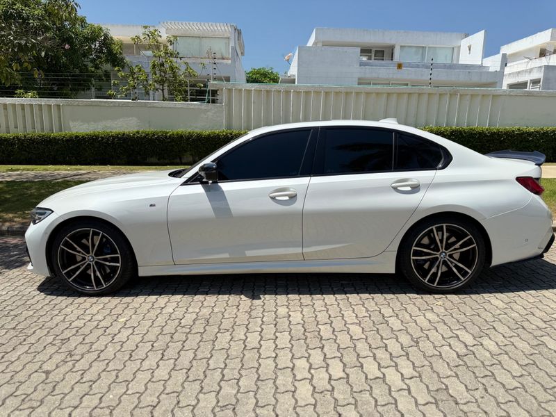 BMW 330i paquete M 2021 19.000km - imagen secundaria 1