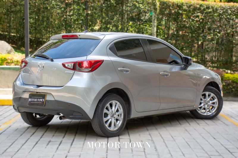 Mazda 2 Touring 2017 - imagen secundaria 2