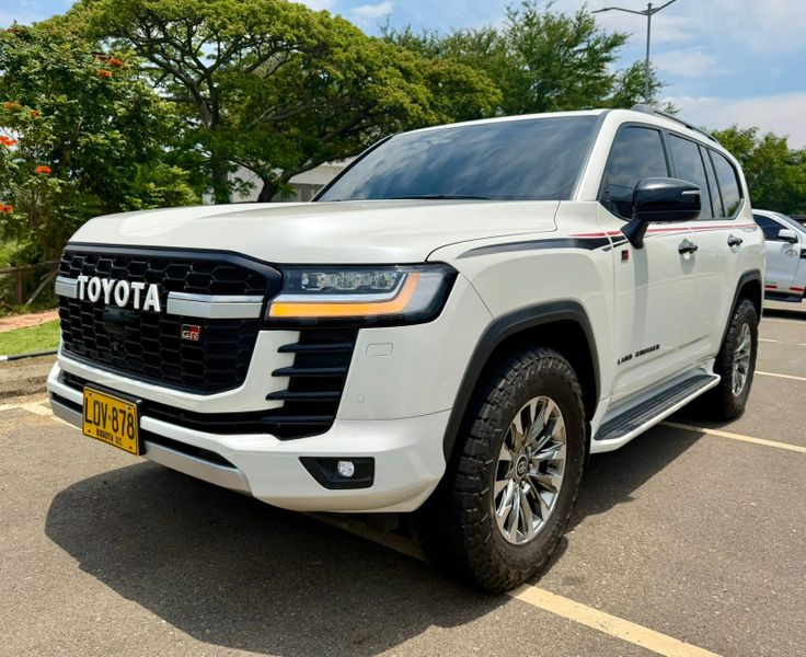 Toyota Sahara LC 300 GR s 2023 diesel - imagen secundaria 2