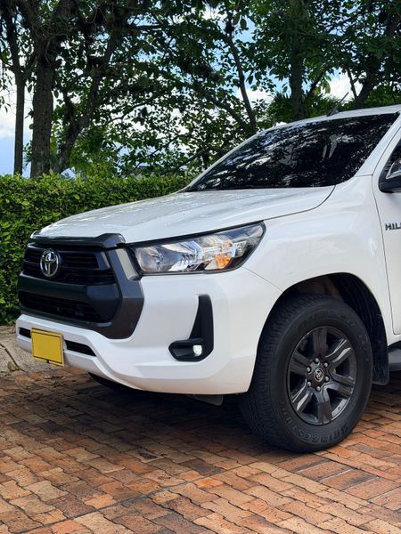 Toyota Hilux 2.4 Diesel 2022 - imagen secundaria 1