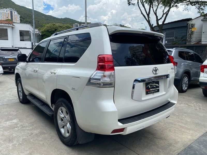 TOYOTA PRADO TXL DIESEL 4X4 2012 - imagen secundaria 2