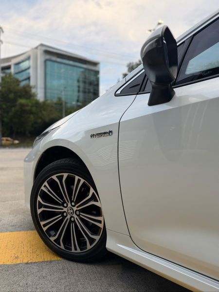 TOYOTA COROLLA SEG HÍBRIDO BLINDADO - imagen secundaria 1
