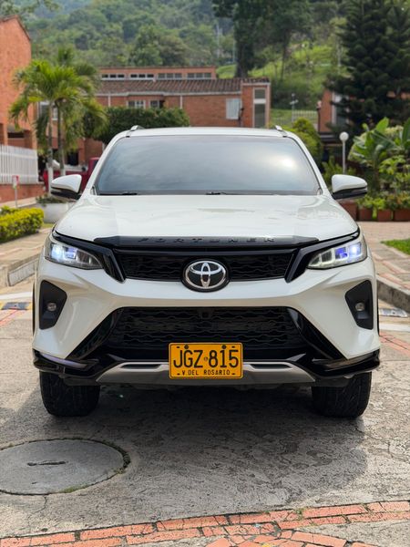 Toyota Fortuner 2.4 diesel Sr 2019 - imagen secundaria 2