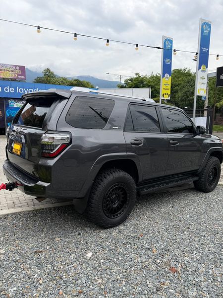 Toyota 4 Runner 2020 - imagen secundaria 2