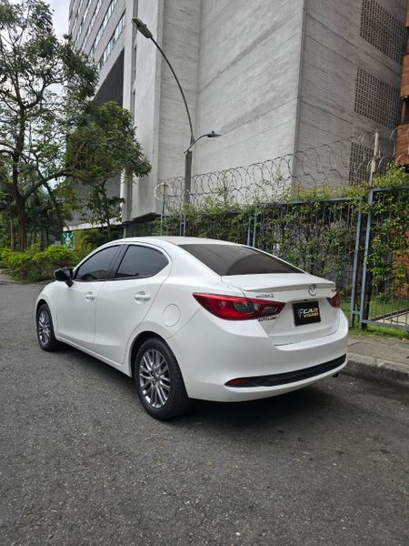 Mazda 2 Grand Touring lx Sedan 1.5cc automatco - imagen secundaria 1