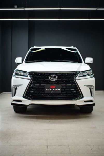 LEXUS LX570 - imagen secundaria 1