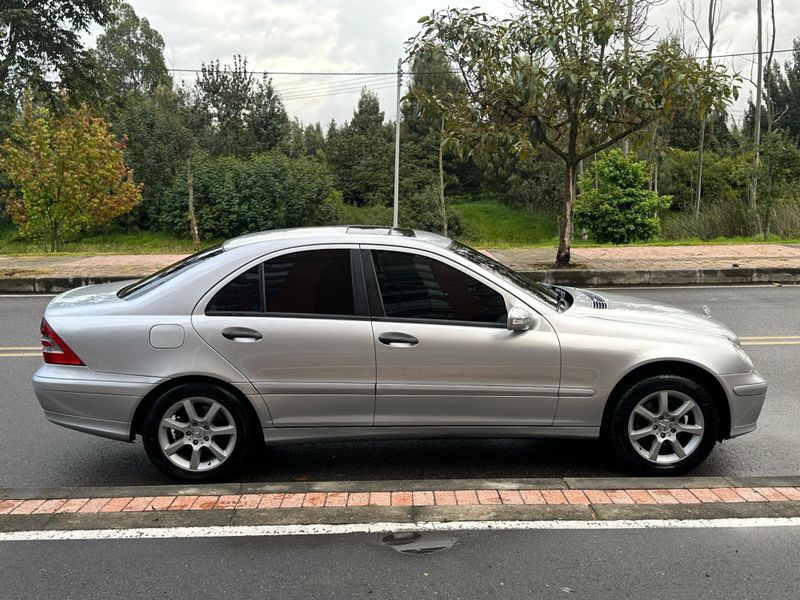 Mercedes-Benz C180 Kompressor 2006 - imagen secundaria 2