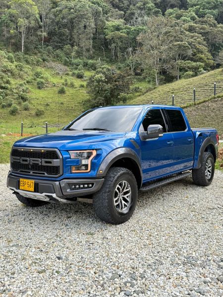 Ford F-150 Raptor SVT SuperCrew - imagen secundaria 2