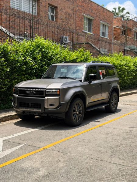 TOYOTA PRADO TXL 2.4 - imagen secundaria 1