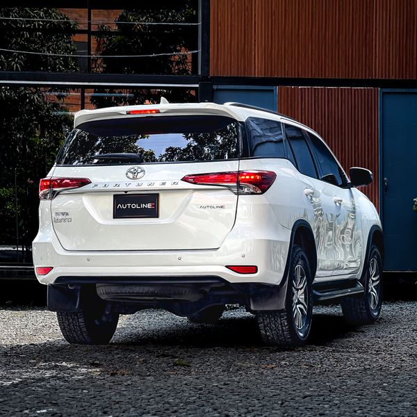 Toyota Fortuner Street 2.4 2020 - imagen secundaria 2