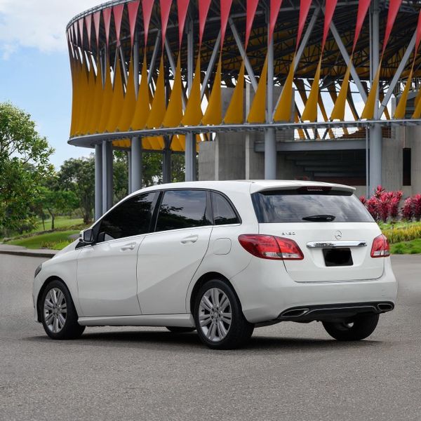 MERCEDES-BENZ B180 - imagen secundaria 2