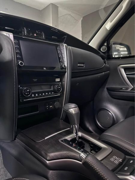 TOYOTA FORTUNER 2.4 SR BLINDAJE 2 - imagen secundaria 1