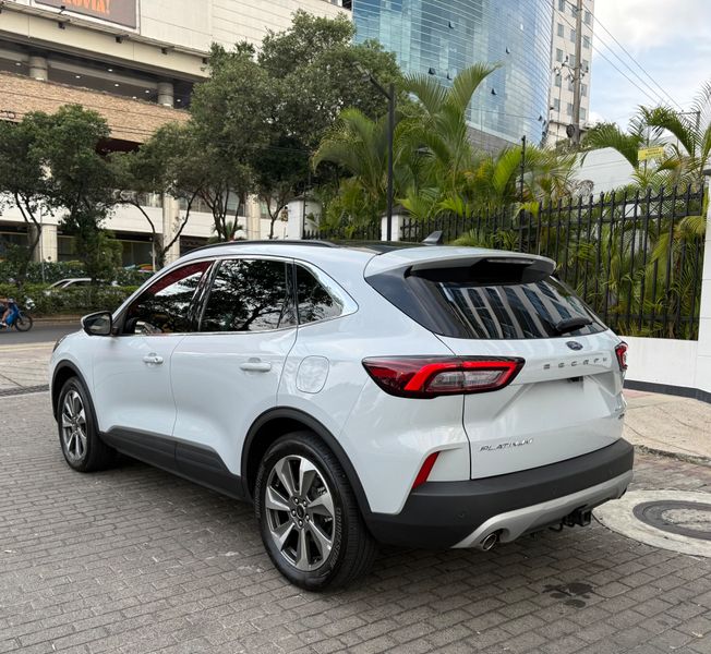 Ford Escape Platinium 2.5 Hibrida - imagen secundaria 2