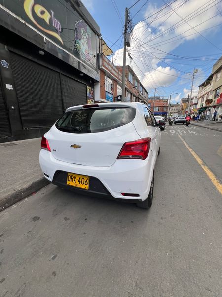 Chevrolet Ónix Ltz HB 2018 - imagen secundaria 2