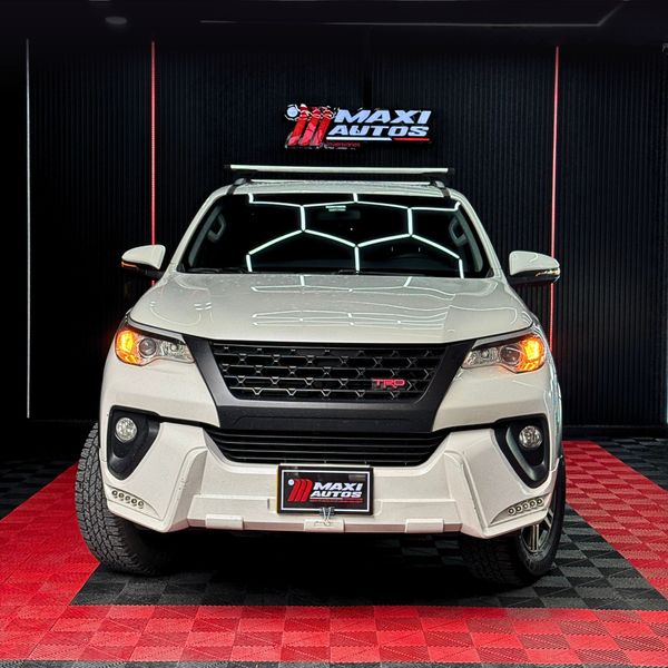 Toyota Fortuner Street 2.400 cc 4x2 Automática - imagen secundaria 1