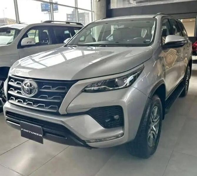 Toyota Fortuner SR 2026 - imagen 1