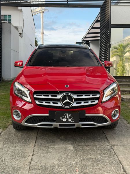 Mercedes Benz GLA200 - imagen secundaria 1