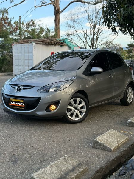 Mazda 2 Hatchback 2015 - imagen secundaria 2