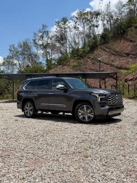 Toyota Sequioa Capstone Híbrida 2026 - imagen secundaria 1