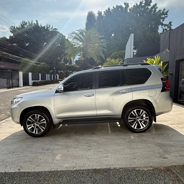 Toyota Prado TXL - 2022 - imagen secundaria 1
