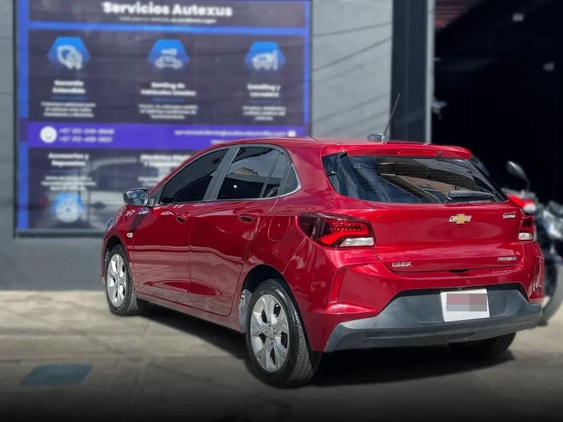 Chevrolet Onix 1.0T Premier Hatch At 2021 - imagen secundaria 2