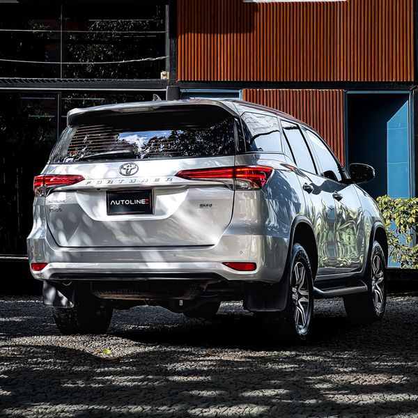 Toyota Fortuner SR 2023 - imagen secundaria 2