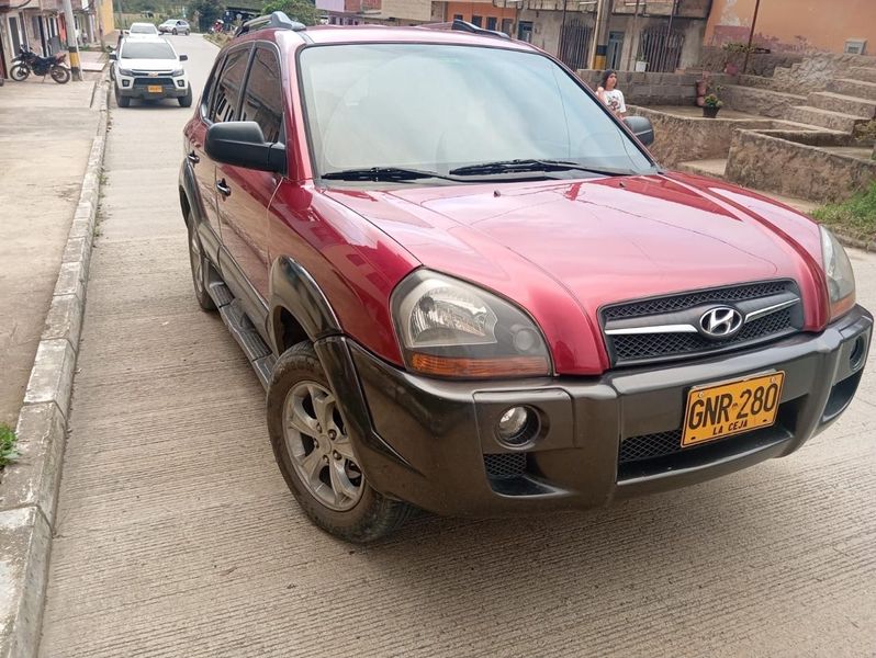 Hyundai Tucson GL 2010 - imagen secundaria 1