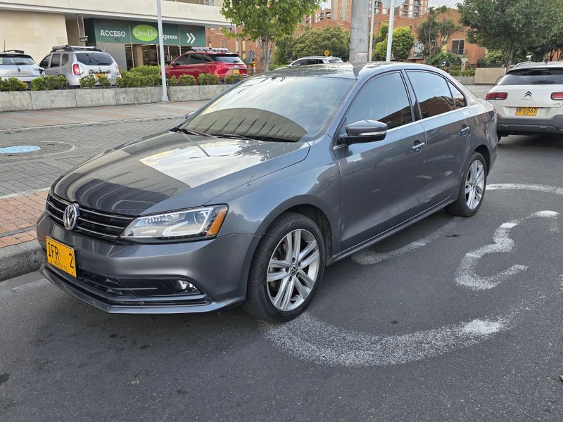 Volkswagen New Jetta Highline - imagen secundaria 1