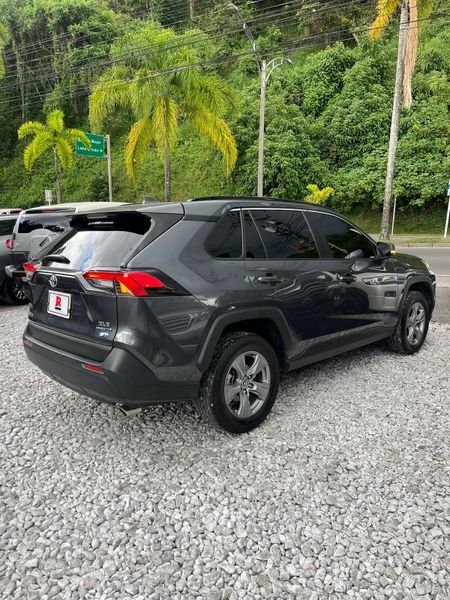 TOYOTA RAV4 XLE HÍBRIDA 2022 - imagen secundaria 2
