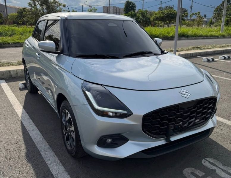 Suzuki Swift GLX 2025 Automático - imagen secundaria 2