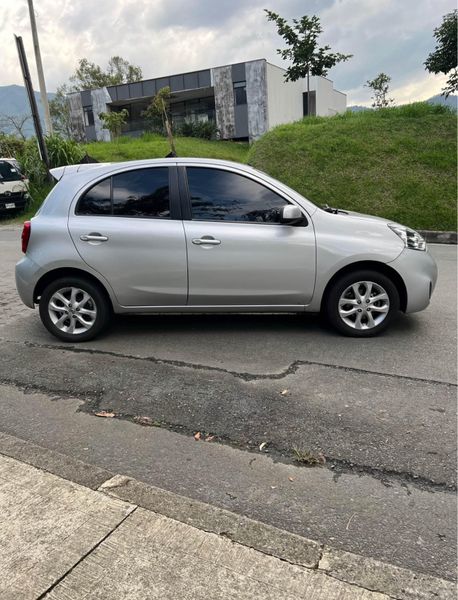 Nissan March Advance AT - imagen secundaria 2