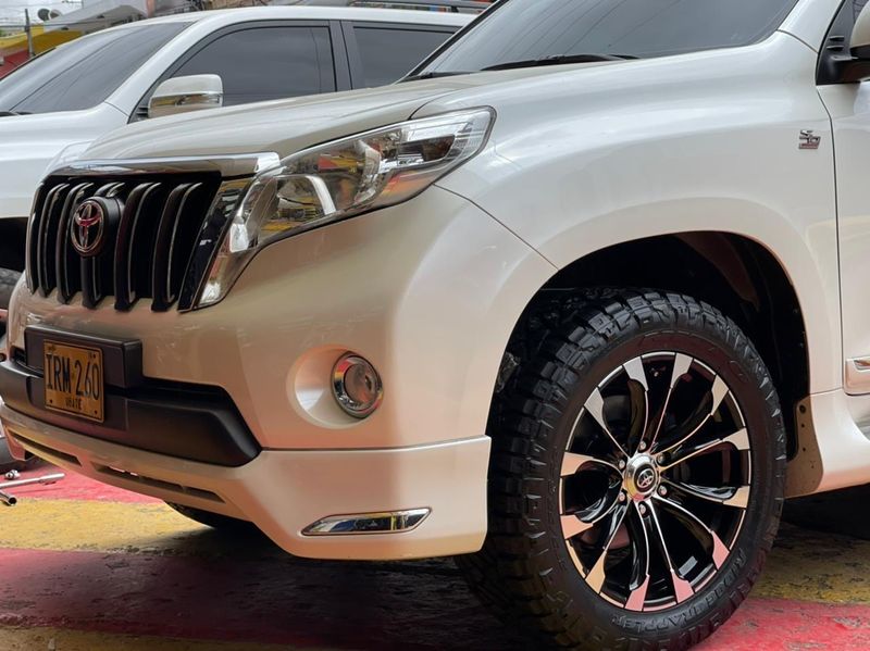 Toyota Prado TXL 2018 - imagen secundaria 1