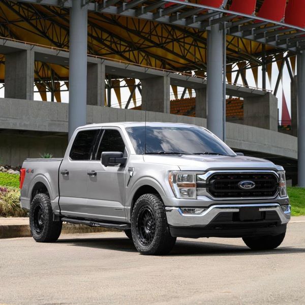 FORD F-150 HÍBRIDA  Modelo 2022  Motor 3.5  Combustible Híbrida  Transmisión Automática - imagen secundaria 1