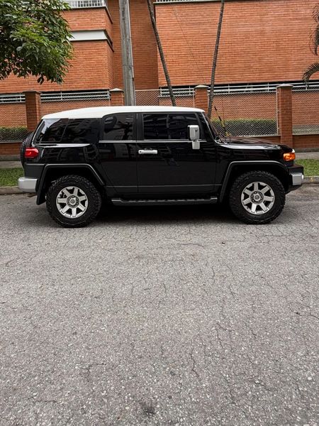 TOYOTA FJ CRUISER 2021 BLINDADA - imagen secundaria 2