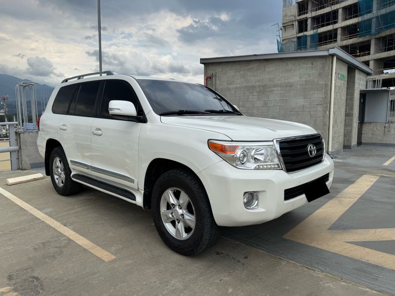 Toyota LC 200 GXR 2015 BLINDADA - imagen secundaria 2