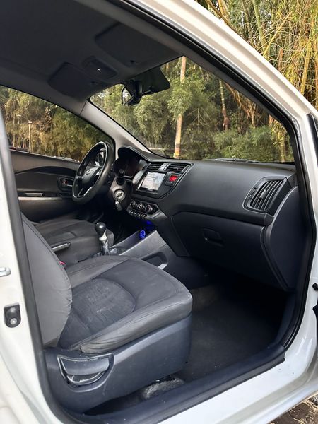 Kia Rio UB EX - imagen secundaria 1