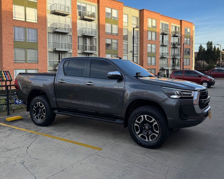Toyota Hilux 2022 SRX Blindada - imagen secundaria 2