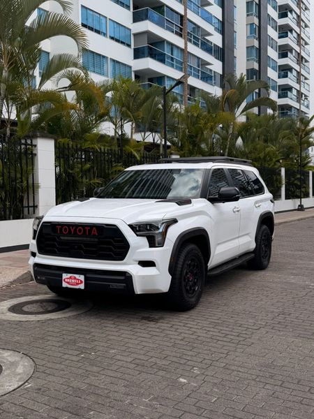 TOYOTA SEQUOIA TRD PRO 2026