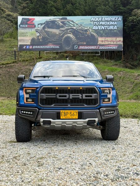 Ford F-150 Raptor SVT SuperCrew - imagen secundaria 1