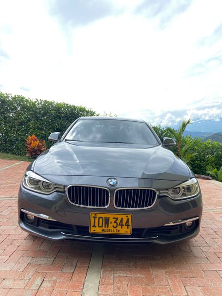 Vendo Serie 3 2.0 330i F30 Lci Luxury Line en perfectas condiciones ubicado en BOGOTA - imagen secundaria 1