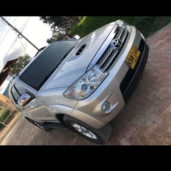 Toyota Fortuner Diesel 3.0 2010 - imagen secundaria 1