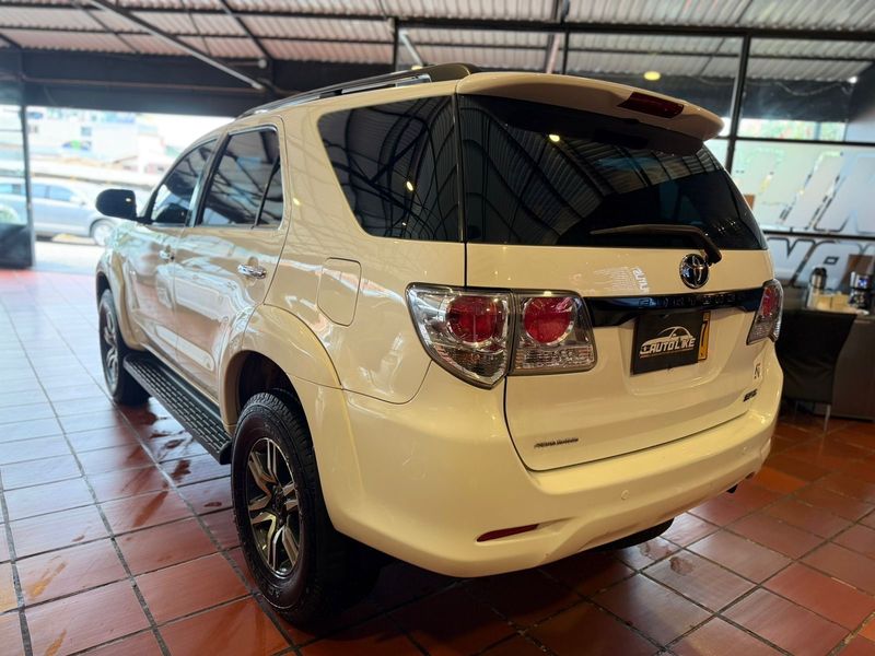 Toyota Fortuner 2.7cc gasolina 4x2 Automática 2014. - imagen secundaria 2