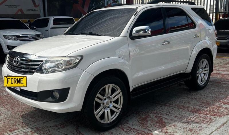 Toyota Fortuner Urbana 2.7 2011 - imagen secundaria 1
