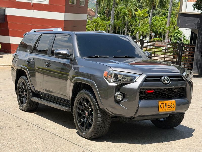 Toyota 4Runner SR5 2021 - imagen secundaria 2
